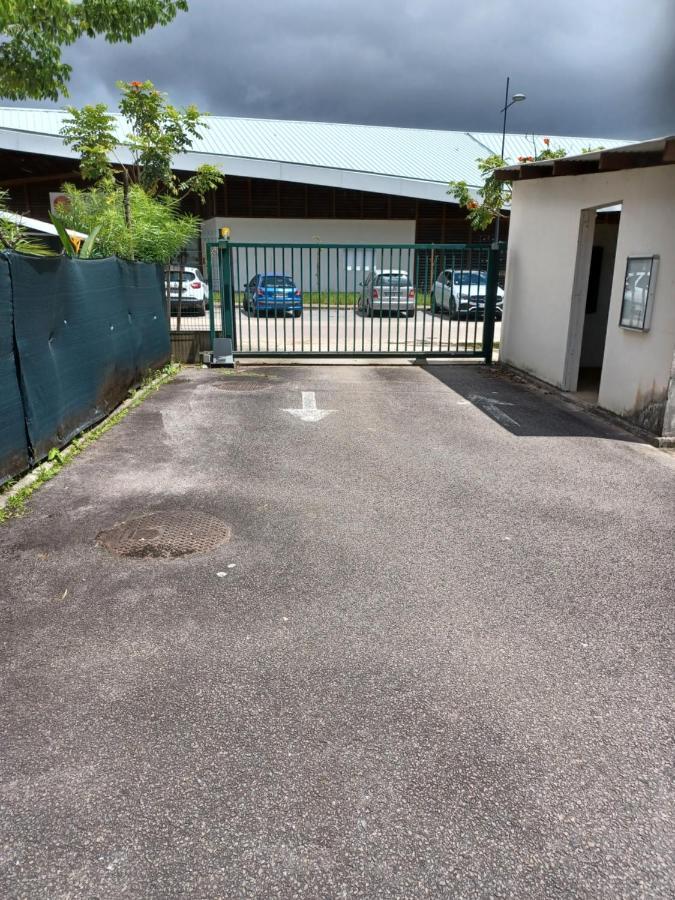 Hibiscus Standing- Appartement Cosy- 2 Chambres Climatisees- Cuisine Equipee- Wifi-Terrasse Caiena Exterior foto